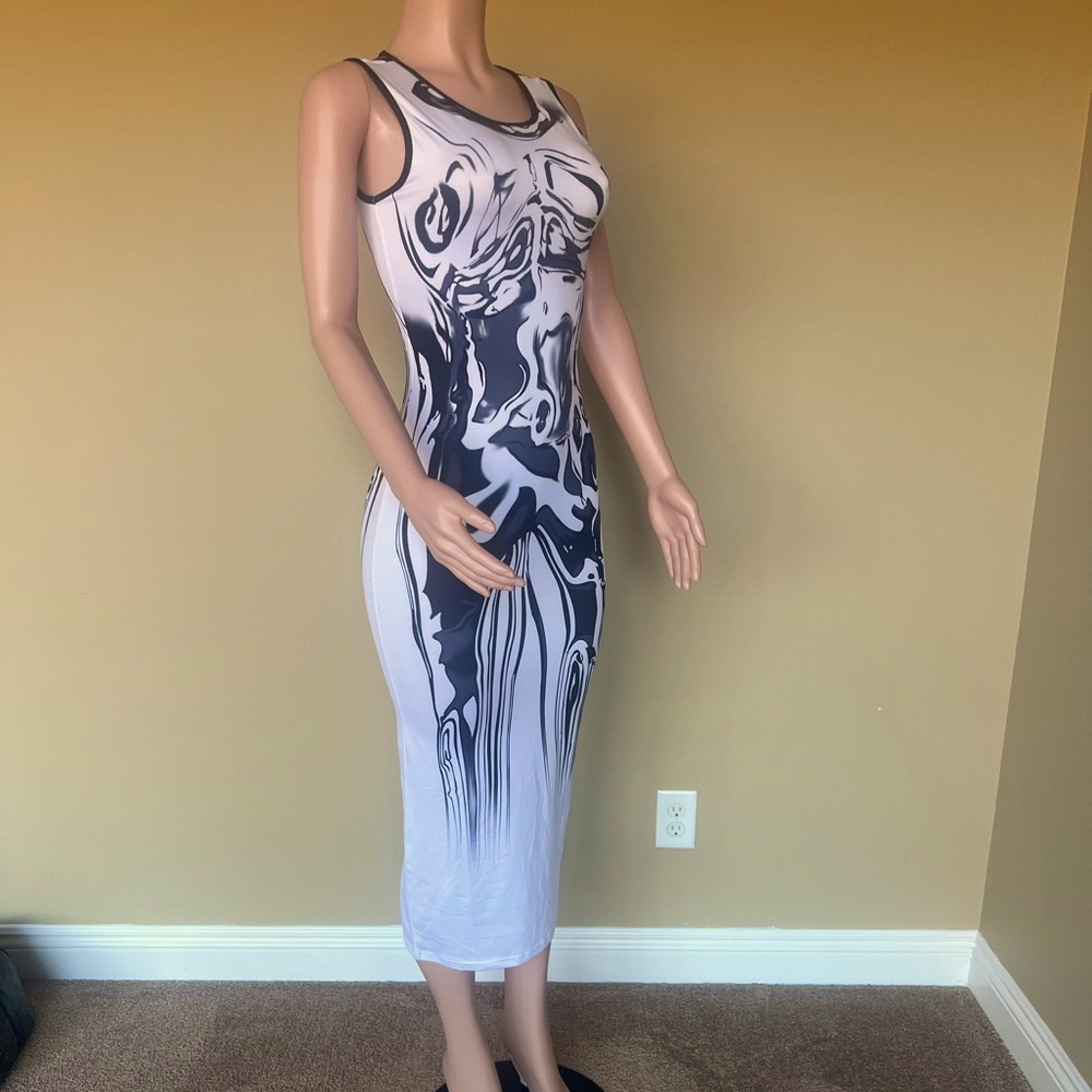 Abstract Black and White Midi Dress. Size S. Excellent Stretch & Fit!